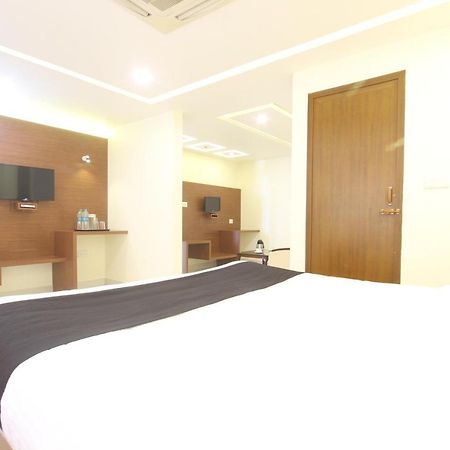 Divines Business Hotel Kuzhittura Exteriér fotografie